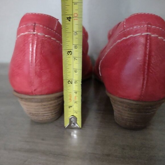 Fidji red leather low heel mary jane pumps -  EUC - size 38.5 - size 8.5 - Picture 7 of 8